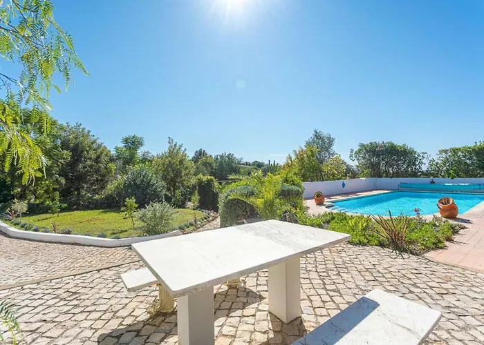 Villa Quinta Da Alfazema: Portuguese With Pool And Tennis Court