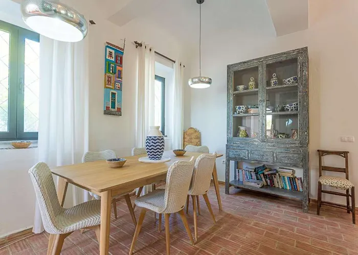 Villa Quinta Da Alfazema: Portuguese With Pool And Tennis Court