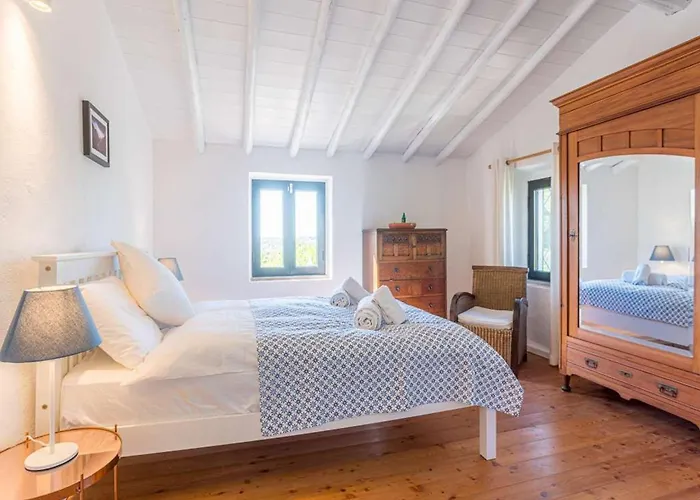 Quinta Da Alfazema: Portuguese With Pool And Tennis Court Villa *