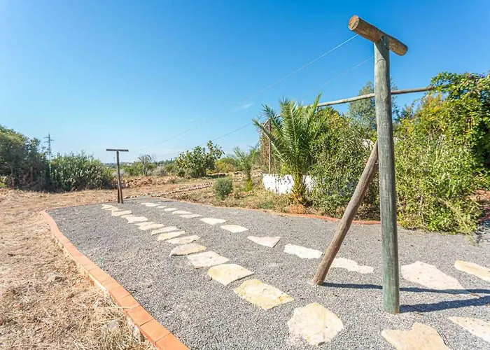Quinta Da Alfazema: Portuguese With Pool And Tennis Court *