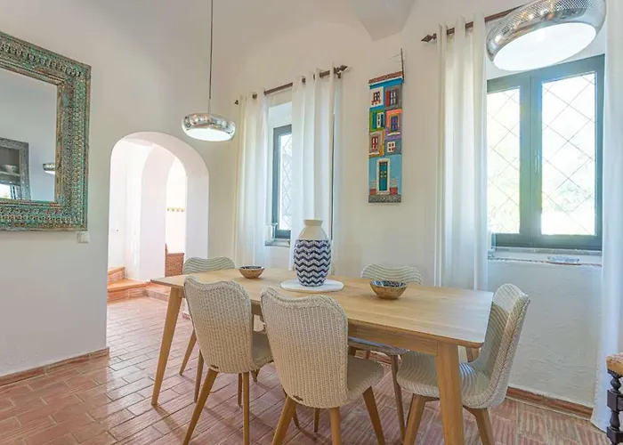Quinta Da Alfazema: Portuguese With Pool And Tennis Court