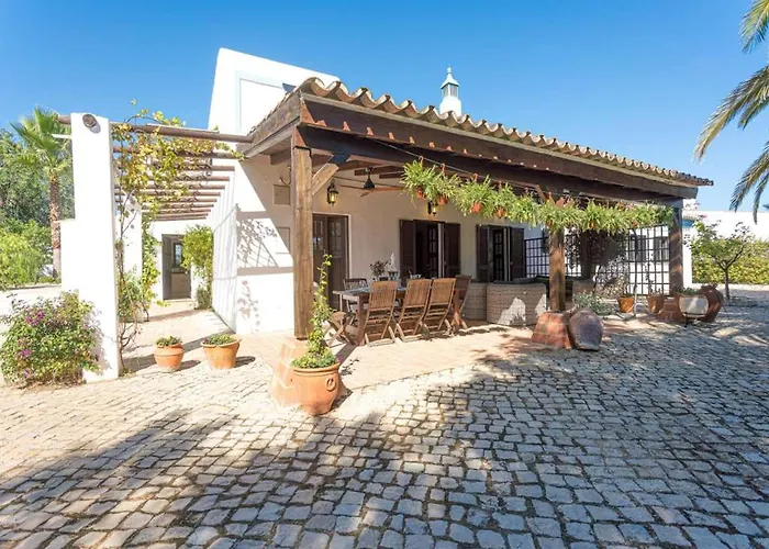 Villa Quinta Da Alfazema: Portuguese With Pool And Tennis Court