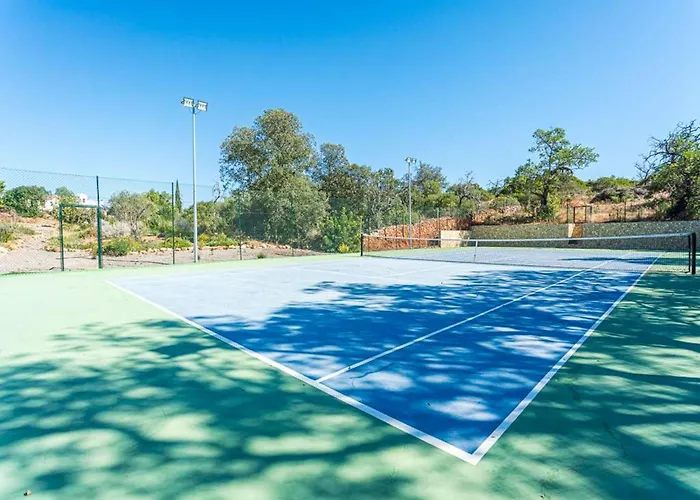 Quinta Da Alfazema: Portuguese With Pool And Tennis Court *